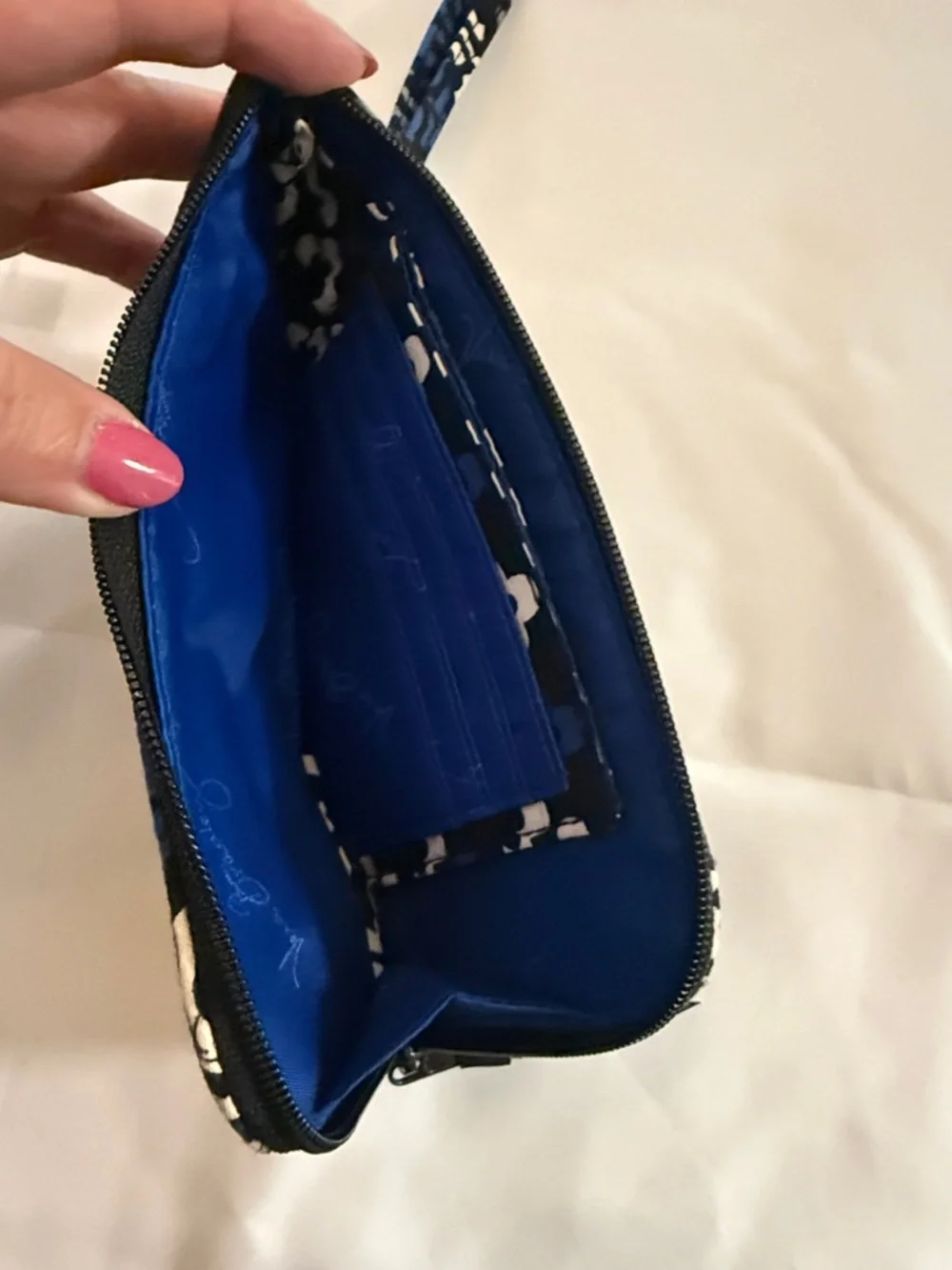 Vera Bradley Black Blue White Patterned Quilted Wristlet- Like New - Picture 3 of 4
